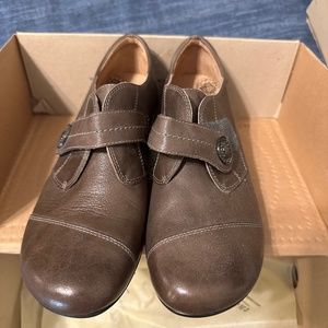 Taos closed toe shoes